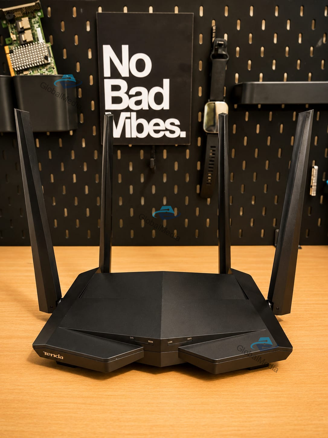 Tenda AC10U AC1200 MU-MIMO Dual Band Gigabit WiFi Router (Router Wi-Fi)